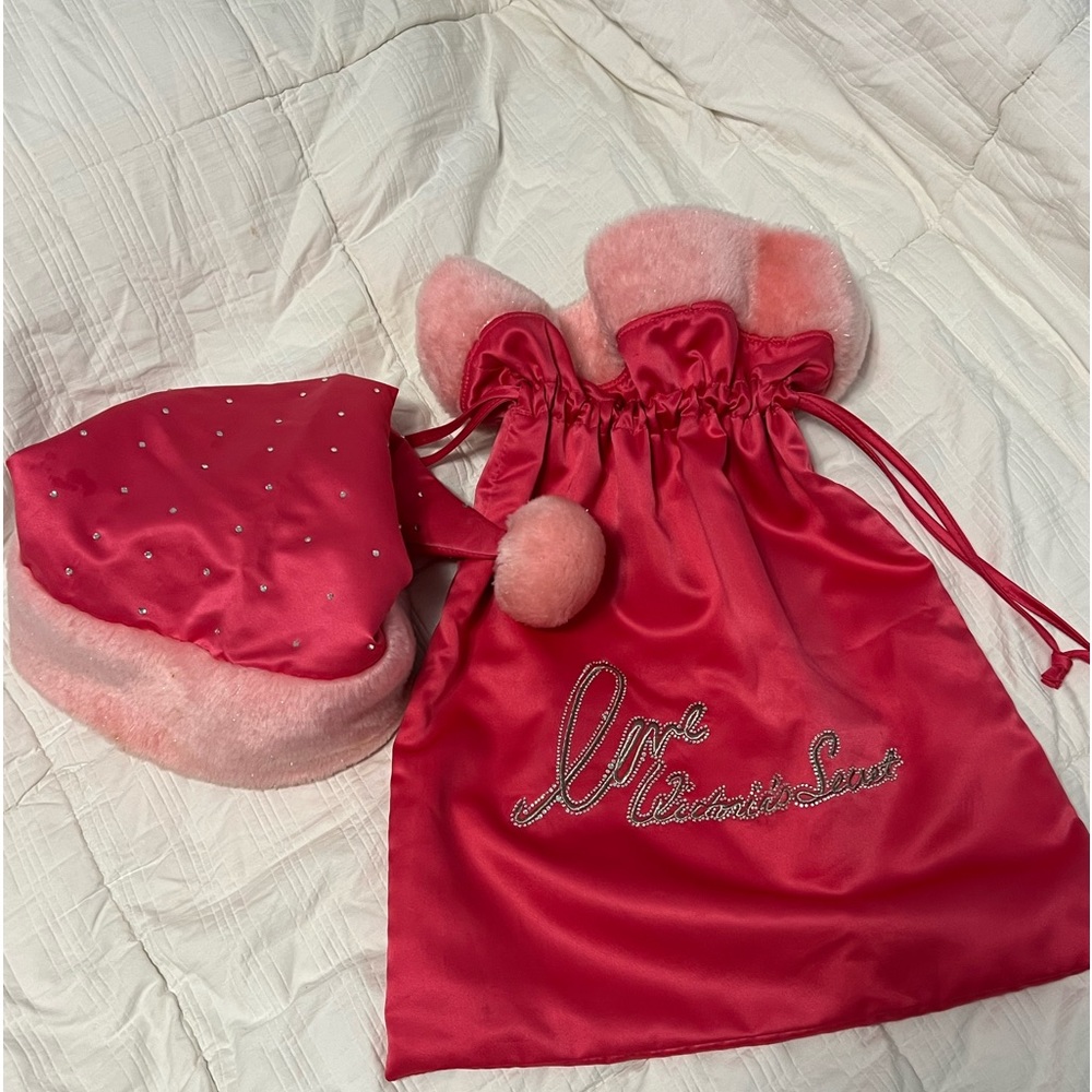 Like New VS Santa Hat and bag set